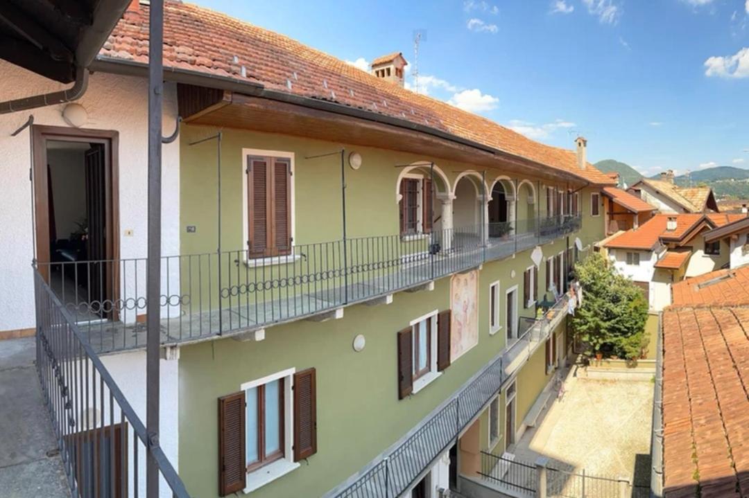 La Locanda - Antica Cartiera Pella Bagian luar foto